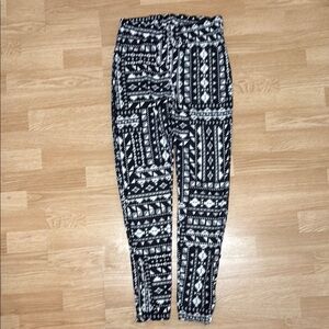 Lily White Monochrome Tribal Leggings